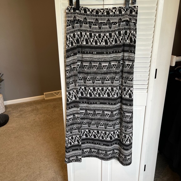 Mossimo Maxi Skirt - Picture 4 of 8